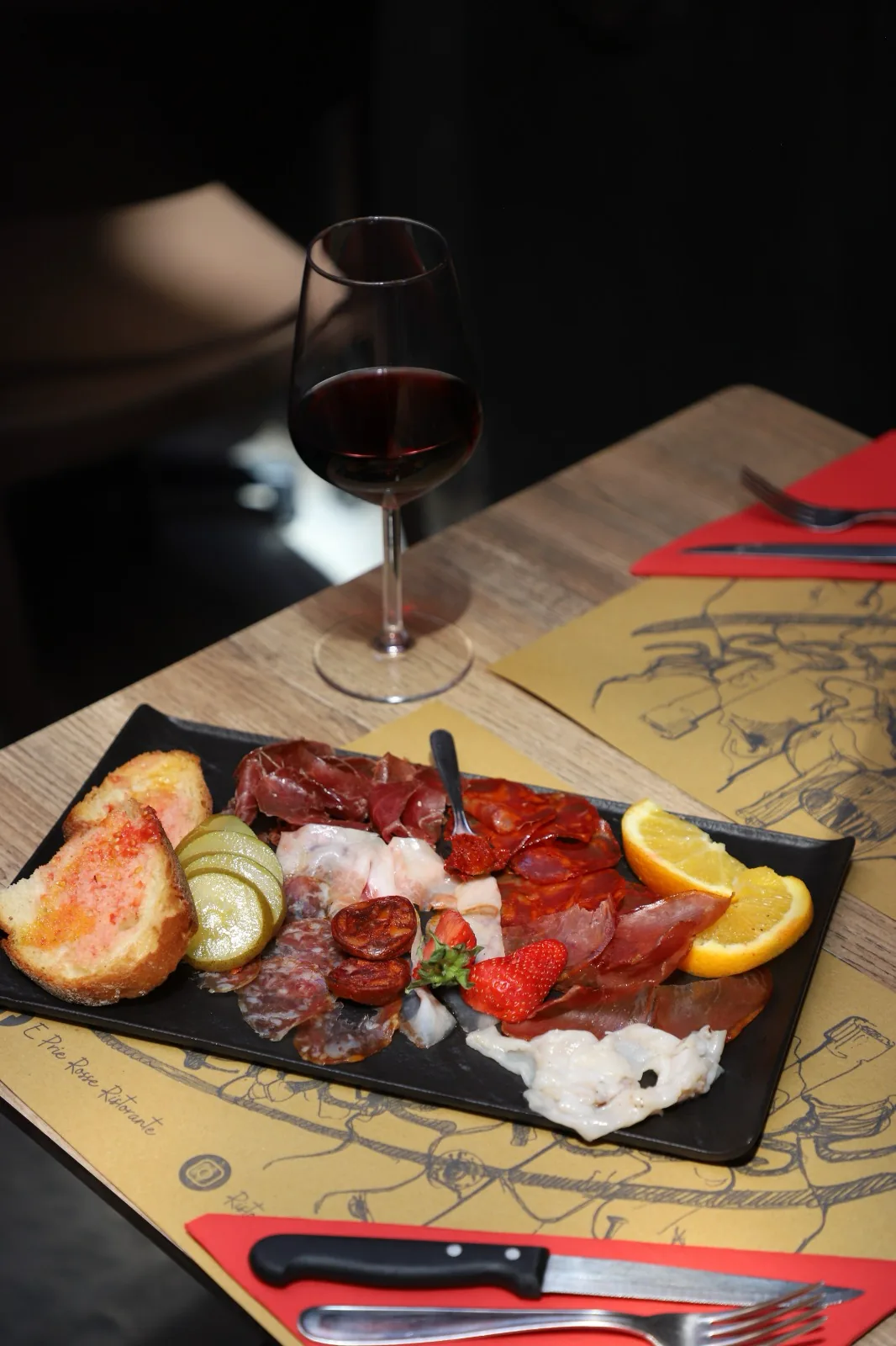 Salumi iberici da E Prie Rosse, ristorante in via di Ravecca a Genova